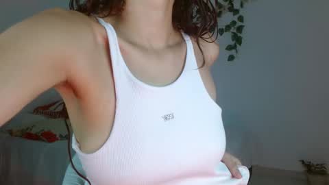 Snapshot of _nayade_ chatting on February 16, 8:33 pm _nayade_ online show from February 16, 8:33 pm