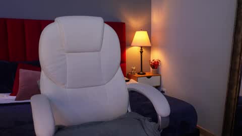 _nicoletteshea_ online show from October 23, 8:37 pm