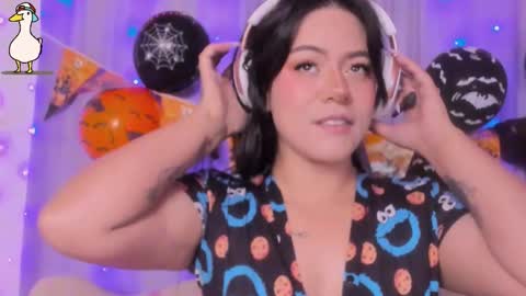 niiky online show from October 17, 1:47 pm