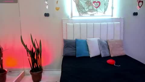 Snapshot of _nina_sweet chatting on February 14, 12:03 pm online show from February 14, 12:03 pm