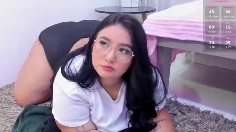 Snapshot of _nina_sweet chatting on October 7, 12:31 pm online show from October 7, 12:31 pm