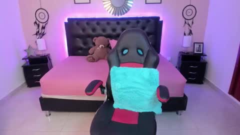 Olivia jones online show from February 24, 1:54 pm