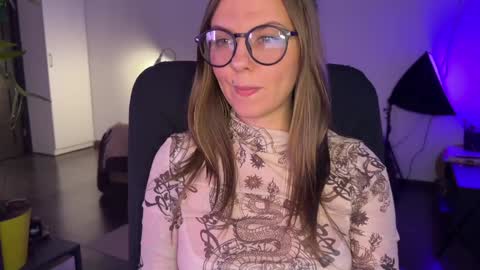 Snapshot of _private_person_ chatting on December 16, 4:38 pm HADLY see u online 0312 online show from December 16, 4:38 pm