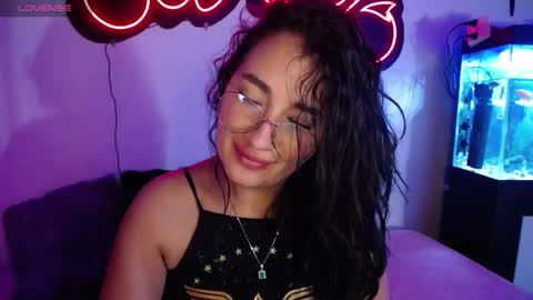 Snapshot of _santalove_ chatting on December 4, 7:01 pm SantaLove online show from December 4, 7:01 pm