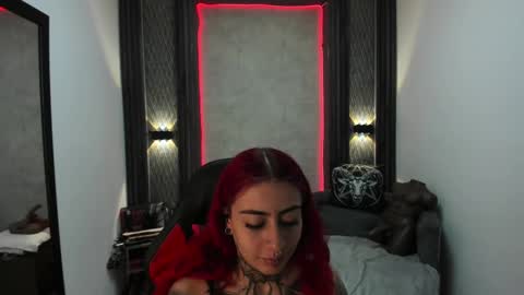 Snapshot of _selene_red chatting on February 11, 2:02 pm Selene online show from February 11, 2:02 pm