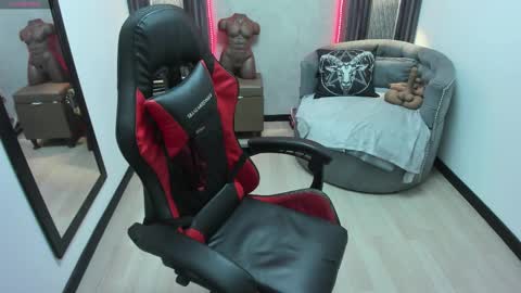 Snapshot of _selene_red chatting on February 25, 12:49 pm Selene online show from February 25, 12:49 pm