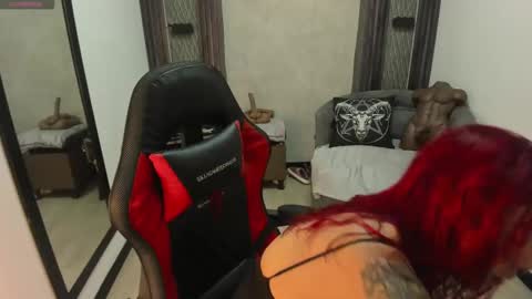 Snapshot of _selene_red chatting on February 20, 12:36 pm Selene online show from February 20, 12:36 pm