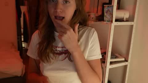 Snapshot of _sensualia_ chatting on October 20, 6:55 pm Lia online show from October 20, 6:55 pm