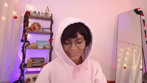 Snapshot of _sensualkitten_ chatting on December 29, 4:38 am Laura online show from December 29, 4:38 am