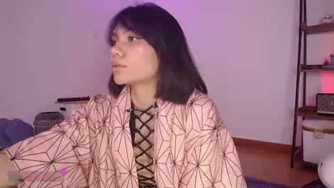 Snapshot of _sensualkitten_ chatting on October 7, 2:38 am Laura online show from October 7, 2:38 am