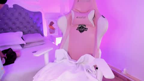 Sharlot online show from September 15, 1:41 pm