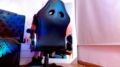 Sophie online show from March 3, 4:40 am