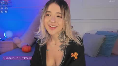 _tammarra_ online show from November 13, 5:12 pm