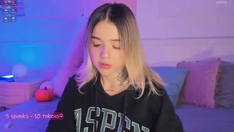 _tammarra_ online show from November 10, 8:15 pm