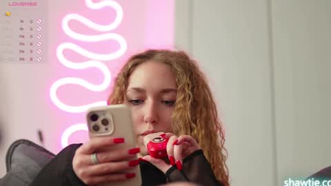 Snapshot of _taylor_swift chatting on January 14, 7:06 am Taylor online show from January 14, 7:06 am