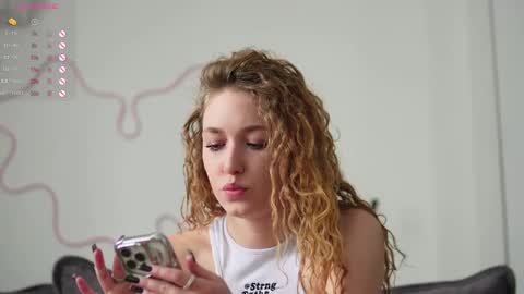 Snapshot of _taylor_swift chatting on February 22, 8:29 am Taylor online show from February 22, 8:29 am