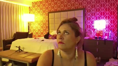 Snapshot of _toofunnysluts_ chatting on February 5, 5:53 pm VioletTheDoll online show from February 5, 5:53 pm