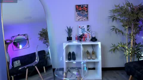 Evelyn online show from May 1, 12:08 pm