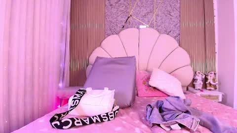 Aisha online show from January 7, 11:57 am