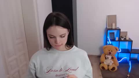 a_ariella_ online show from November 23, 1:57 pm