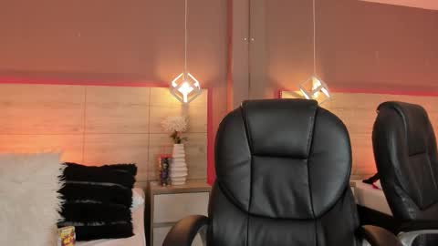 Luni  online show from December 19, 1:58 pm