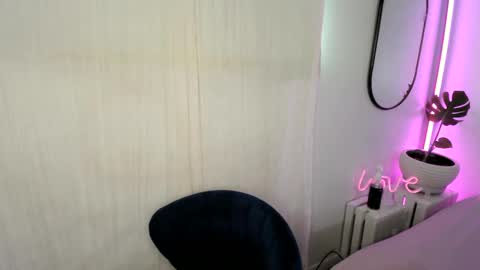 Snapshot of aaliyahlayla chatting on December 29, 1:34 am Aaliyahlayla online show from December 29, 1:34 am