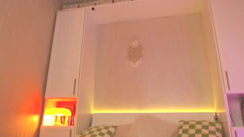 Snapshot of aamica chatting on December 10, 5:44 pm Lea online show from December 10, 5:44 pm