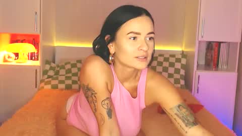 Snapshot of aamica chatting on December 5, 5:17 pm Lea online show from December 5, 5:17 pm