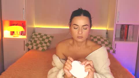 Snapshot of aamica chatting on December 8, 4:18 pm Lea online show from December 8, 4:18 pm