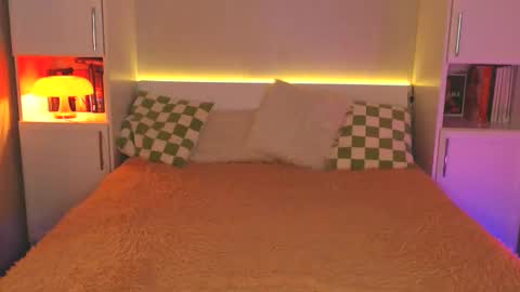 Snapshot of aamica chatting on February 19, 5:27 pm Lea online show from February 19, 5:27 pm