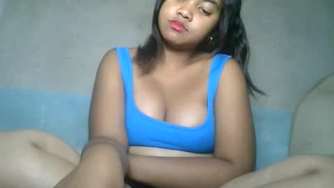 aariciah online show from April 14, 7:08 am