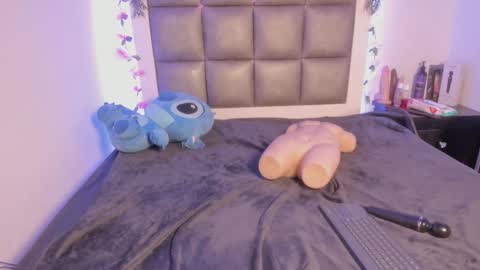 abbiee_collins online show from February 12, 4:03 am