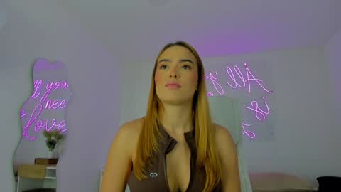 Snapshot of abby_me chatting on December 3, 11:32 am A B B Y online show from December 3, 11:32 am