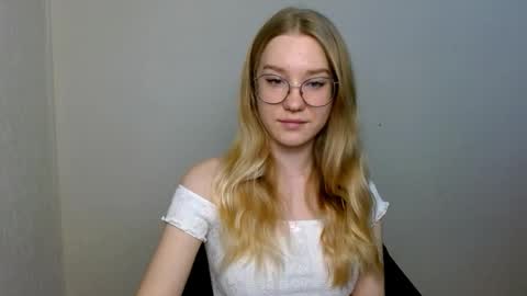 Abby Lovense is active online show from November 24, 3:25 pm