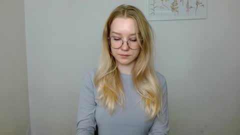 Abby Lovense is active online show from September 25, 10:36 am