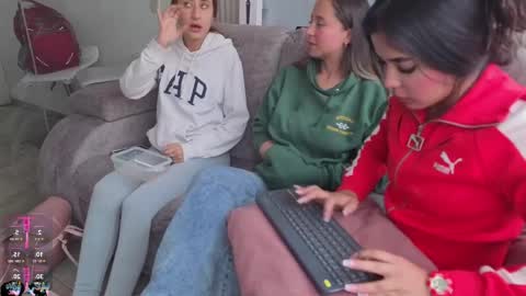 Abella online show from December 4, 1:57 pm