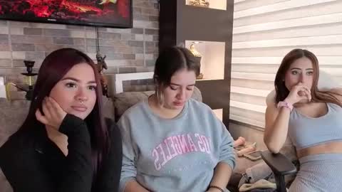 abella_as_ online show from September 24, 4:06 pm