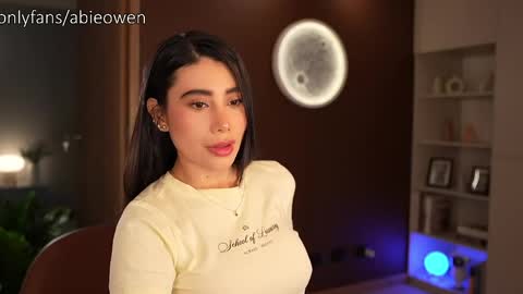 abie_owen online show from May 11, 12:24 am