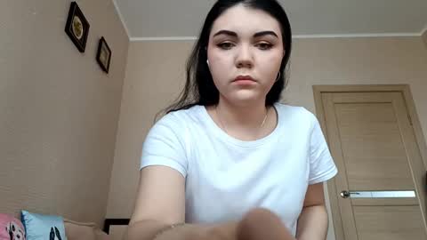 Snapshot of abigaildestro chatting on October 13, 7:44 am Abi online show from October 13, 7:44 am