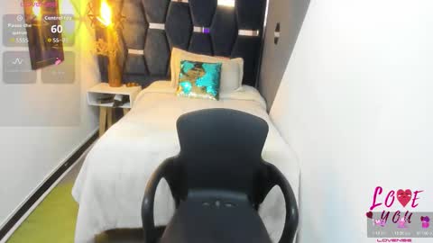 Abril Fox online show from March 26, 10:11 pm