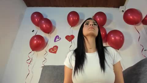 Snapshot of abril_jones10 chatting on February 14, 3:54 am Abril jones online show from February 14, 3:54 am