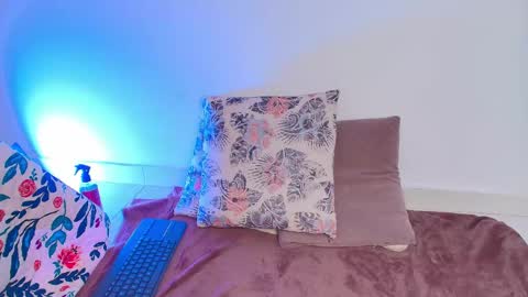 abrill_12 online show from April 15, 12:28 pm