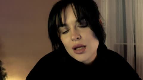 my inst   love inside 17 online show from December 24, 3:26 pm