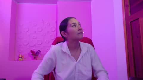 Adaira online show from November 10, 4:18 am