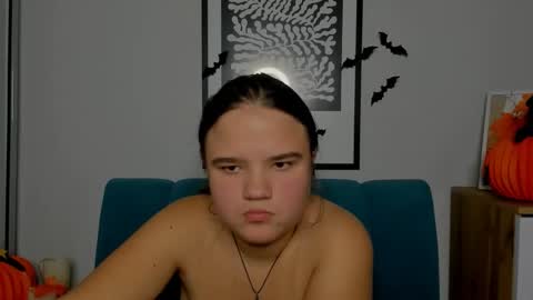 adelecruzz online show from November 1, 8:40 am