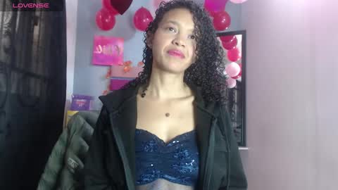 Snapshot of adeleth_blue chatting on September 15, 12:57 pm Adeleth online show from September 15, 12:57 pm