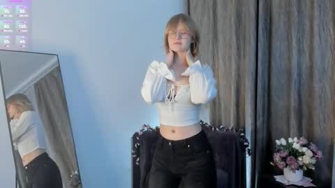 Snapshot of adelin_frosty chatting on October 12, 2:41 pm Adelin online show from October 12, 2:41 pm