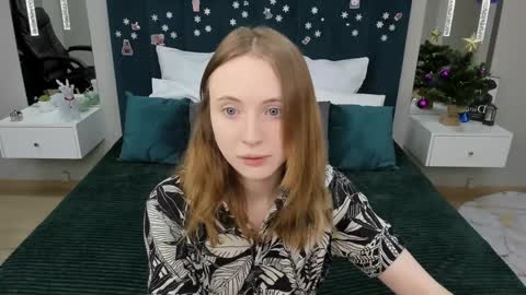 Snapshot of adelina_cowell chatting on January 14, 2:43 pm Adelina online show from January 14, 2:43 pm