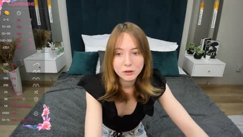 Snapshot of adelina_cowell chatting on December 6, 2:38 pm Adelina online show from December 6, 2:38 pm