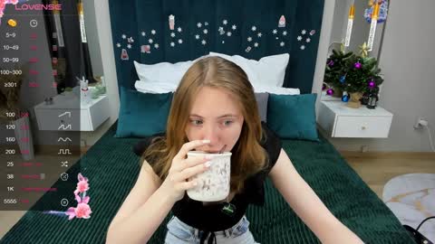 Snapshot of adelina_cowell chatting on December 29, 2:31 pm Adelina online show from December 29, 2:31 pm